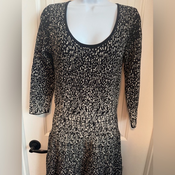 Carmen Marc Valvo Stretchy Sheath Dress 3/4 Sleeve Metallic Geometric Design, S - Picture 5 of 8